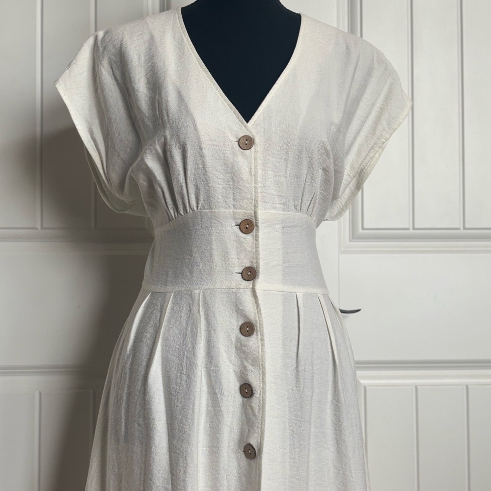 Elegant White Button-Down Midi Dress - Picture 2 of 6